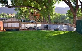 Rustic Retreat Moab Townhome With Grill And Fire Pit